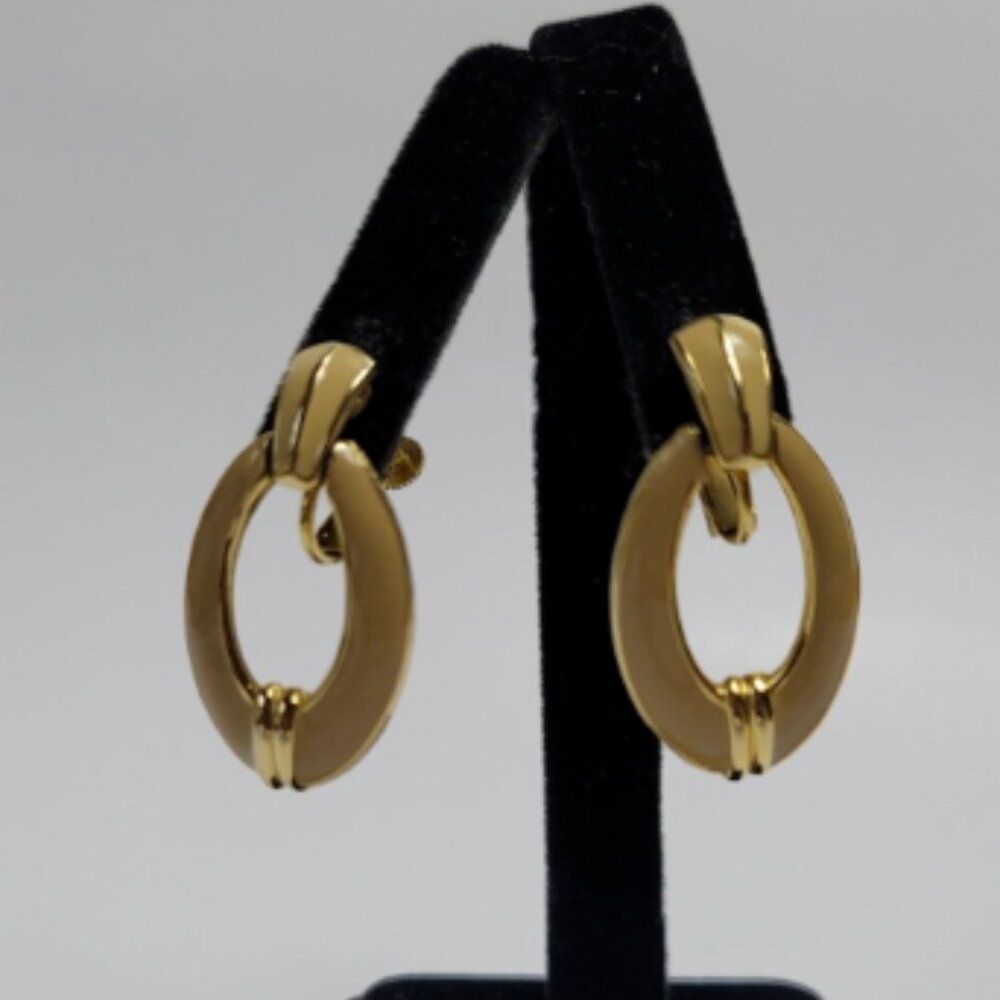 Vintage Signed Napier Screw-Back Earrings Gold Tone & Beige/Tan Enamel